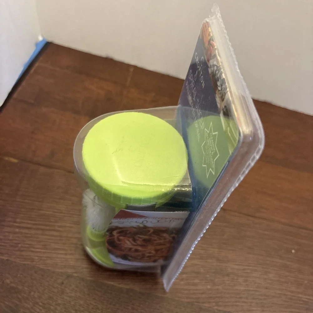 Crofton‎ Spiral Slicer Turn Veggies into Noodles New